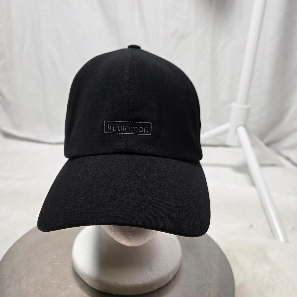Black Lululemon baseball cap